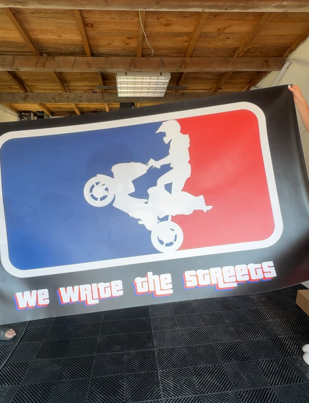 Banner Roller